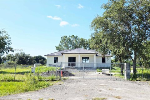 Casa en venta en Clewiston, Florida, 3 dormitorios, 141.77 m2 № 1992874 - foto 1