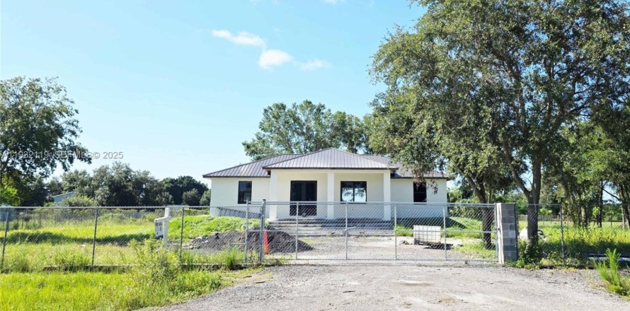 Casa en Clewiston, Florida 3 dormitorios, 141.77 m2 № 1992874