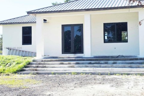 Casa en venta en Clewiston, Florida, 3 dormitorios, 141.77 m2 № 1992874 - foto 2