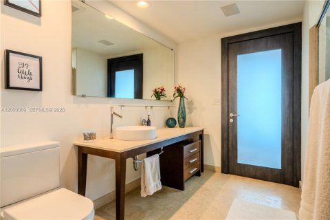 Condominio en venta en Miami, Florida, 3 dormitorios, 201.78 m2 № 2064860 - foto 24