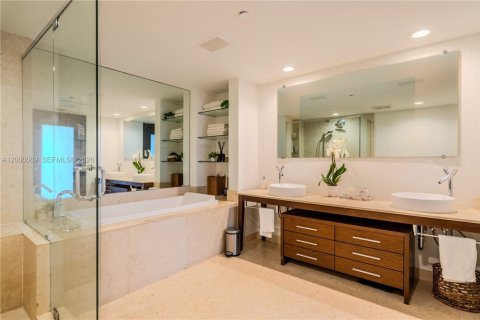 Condominio en venta en Miami, Florida, 3 dormitorios, 201.78 m2 № 2064860 - foto 21