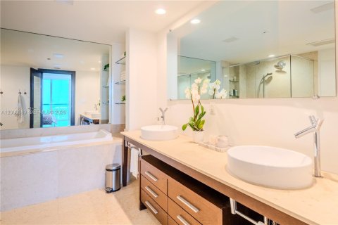 Condominio en venta en Miami, Florida, 3 dormitorios, 201.78 m2 № 2064860 - foto 19