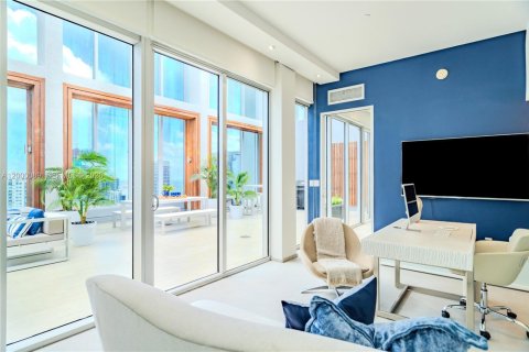 Condominio en venta en Miami, Florida, 3 dormitorios, 201.78 m2 № 2064860 - foto 28