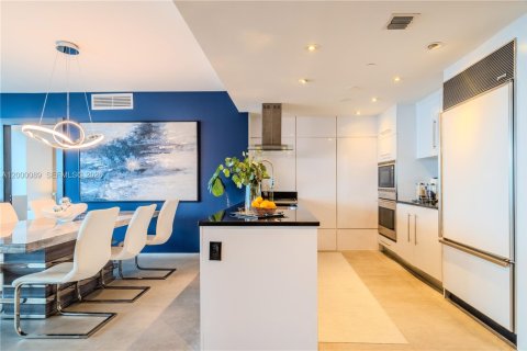 Condominio en venta en Miami, Florida, 3 dormitorios, 201.78 m2 № 2064860 - foto 12