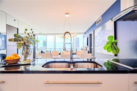 Condominio en venta en Miami, Florida, 3 dormitorios, 201.78 m2 № 2064860 - foto 13
