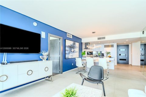 Condominio en venta en Miami, Florida, 3 dormitorios, 201.78 m2 № 2064860 - foto 11
