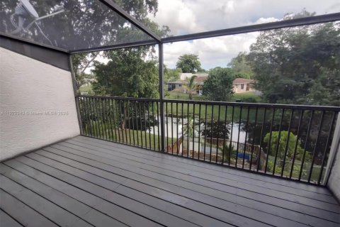 Снять в аренду таунхаус в Корал-Спрингс, Флорида 3 спальни, 136.94м2, № 1976280 - фото 25