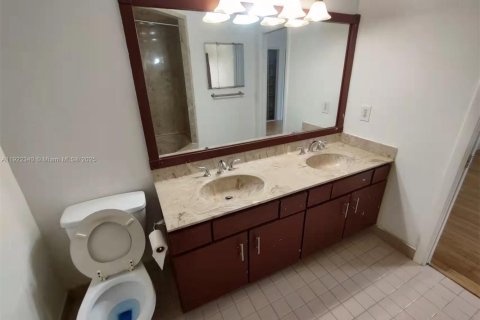 Снять в аренду таунхаус в Корал-Спрингс, Флорида 3 спальни, 136.94м2, № 1976280 - фото 19