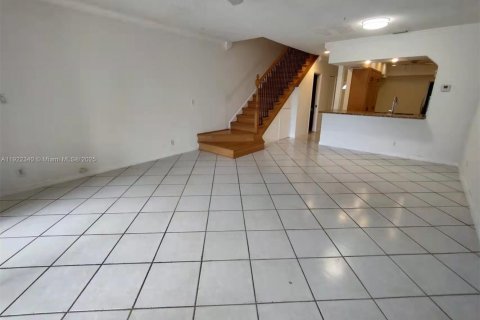 Снять в аренду таунхаус в Корал-Спрингс, Флорида 3 спальни, 136.94м2, № 1976280 - фото 6