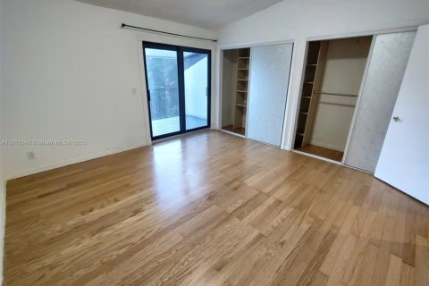 Снять в аренду таунхаус в Корал-Спрингс, Флорида 3 спальни, 136.94м2, № 1976280 - фото 10