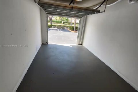 Снять в аренду таунхаус в Корал-Спрингс, Флорида 3 спальни, 136.94м2, № 1976280 - фото 28