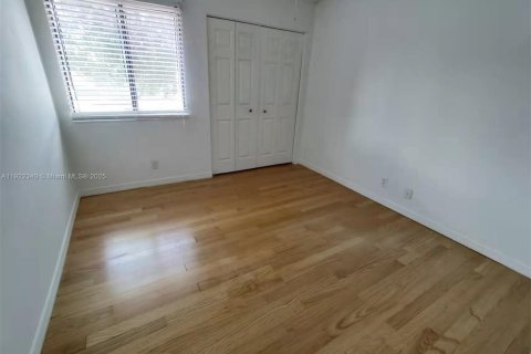 Снять в аренду таунхаус в Корал-Спрингс, Флорида 3 спальни, 136.94м2, № 1976280 - фото 11