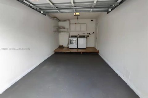 Снять в аренду таунхаус в Корал-Спрингс, Флорида 3 спальни, 136.94м2, № 1976280 - фото 30