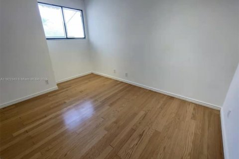 Снять в аренду таунхаус в Корал-Спрингс, Флорида 3 спальни, 136.94м2, № 1976280 - фото 15