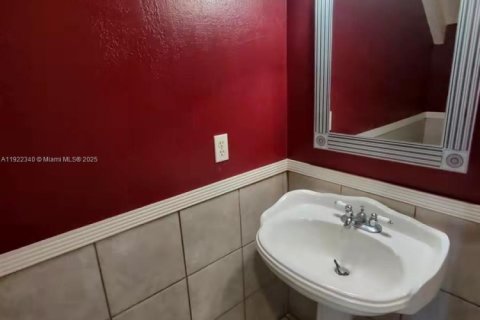 Снять в аренду таунхаус в Корал-Спрингс, Флорида 3 спальни, 136.94м2, № 1976280 - фото 22