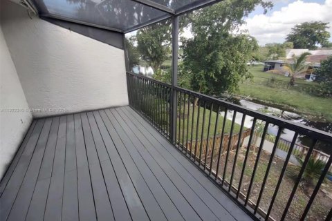 Снять в аренду таунхаус в Корал-Спрингс, Флорида 3 спальни, 136.94м2, № 1976280 - фото 27