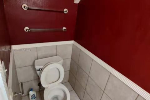 Снять в аренду таунхаус в Корал-Спрингс, Флорида 3 спальни, 136.94м2, № 1976280 - фото 21