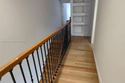 Снять в аренду таунхаус в Корал-Спрингс, Флорида 3 спальни, 136.94м2, № 1976280 - фото 17