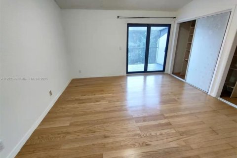 Снять в аренду таунхаус в Корал-Спрингс, Флорида 3 спальни, 136.94м2, № 1976280 - фото 12