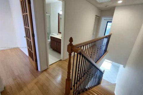 Снять в аренду таунхаус в Корал-Спрингс, Флорида 3 спальни, 136.94м2, № 1976280 - фото 16