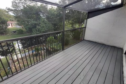 Снять в аренду таунхаус в Корал-Спрингс, Флорида 3 спальни, 136.94м2, № 1976280 - фото 26