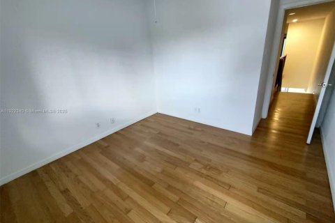 Снять в аренду таунхаус в Корал-Спрингс, Флорида 3 спальни, 136.94м2, № 1976280 - фото 13