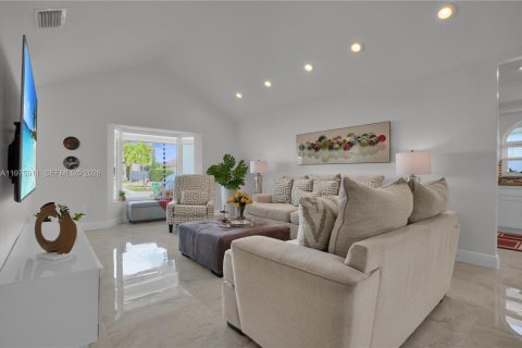 Casa en venta en Miami, Florida, 3 dormitorios, 127.46 m2 № 2040110 - foto 9