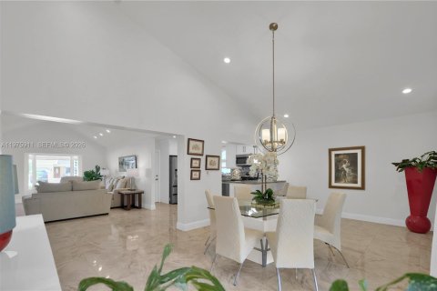 Casa en venta en Miami, Florida, 3 dormitorios, 127.46 m2 № 2040110 - foto 17