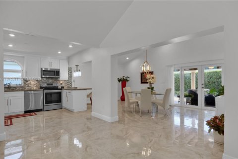 Casa en venta en Miami, Florida, 3 dormitorios, 127.46 m2 № 2040110 - foto 10