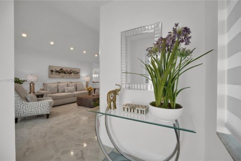 Casa en venta en Miami, Florida, 3 dormitorios, 127.46 m2 № 2040110 - foto 3