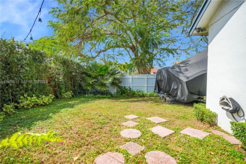 Casa en venta en Miami, Florida, 3 dormitorios, 127.46 m2 № 2040110 - foto 30