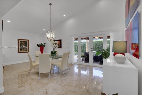 Casa en venta en Miami, Florida, 3 dormitorios, 127.46 m2 № 2040110 - foto 12
