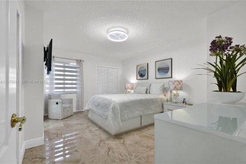 Casa en venta en Miami, Florida, 3 dormitorios, 127.46 m2 № 2040110 - foto 18