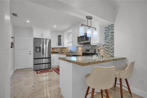 Casa en venta en Miami, Florida, 3 dormitorios, 127.46 m2 № 2040110 - foto 13