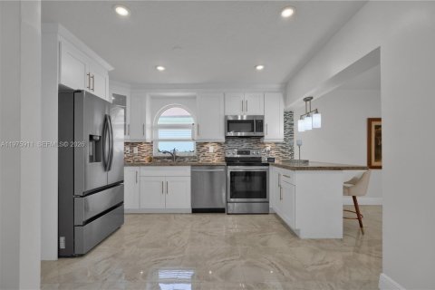 Casa en venta en Miami, Florida, 3 dormitorios, 127.46 m2 № 2040110 - foto 11