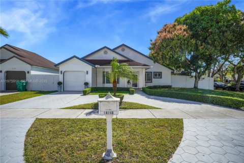 Casa en venta en Miami, Florida, 3 dormitorios, 127.46 m2 № 2040110 - foto 1