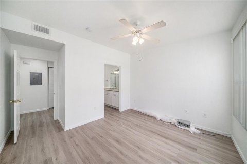 Condo in Tampa, Florida, 1 bedroom  № 1813086 - photo 13