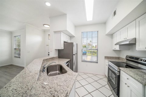Condo in Tampa, Florida, 1 bedroom  № 1813086 - photo 11