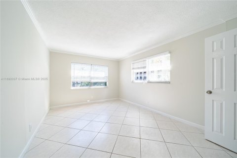 Condo in Fort Lauderdale, Florida, 1 bedroom  № 1943973 - photo 27