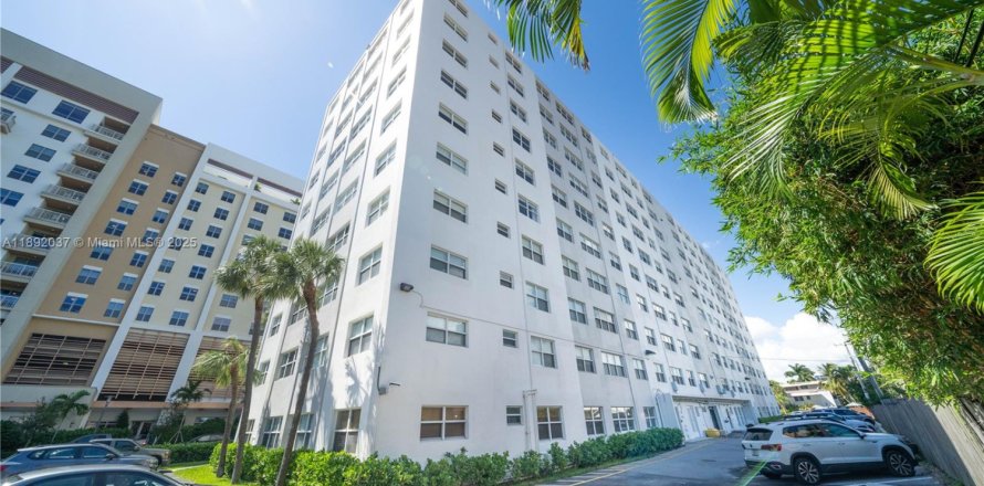 Condo in Fort Lauderdale, Florida, 1 bedroom  № 1943973