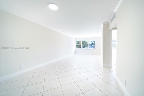Condo in Fort Lauderdale, Florida, 1 bedroom  № 1943973 - photo 17