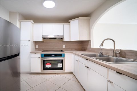 Condo in Fort Lauderdale, Florida, 1 bedroom  № 1943973 - photo 14