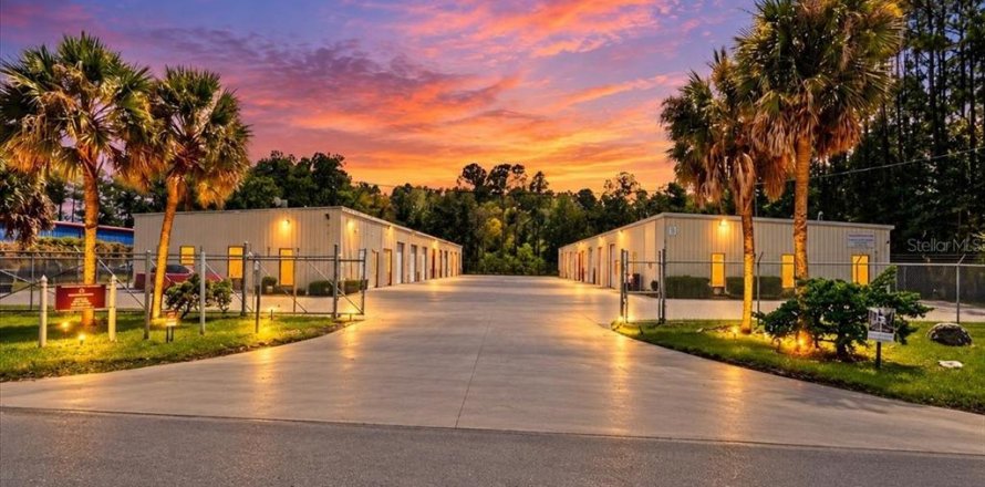 Immobilier commercial à Gainesville, Floride 1560.76 m2 № 2399004