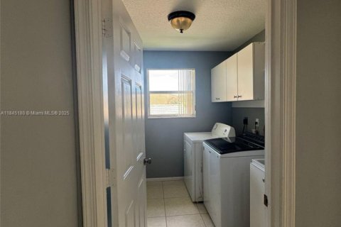 Villa ou maison à louer à Miramar, Floride: 5 chambres, 244.98 m2 № 1842743 - photo 10
