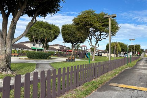 Condo in Hialeah, Florida, 3 bedrooms  № 1995930 - photo 3