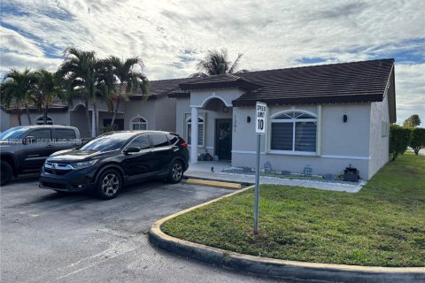 Condo in Hialeah, Florida, 3 bedrooms  № 1995930