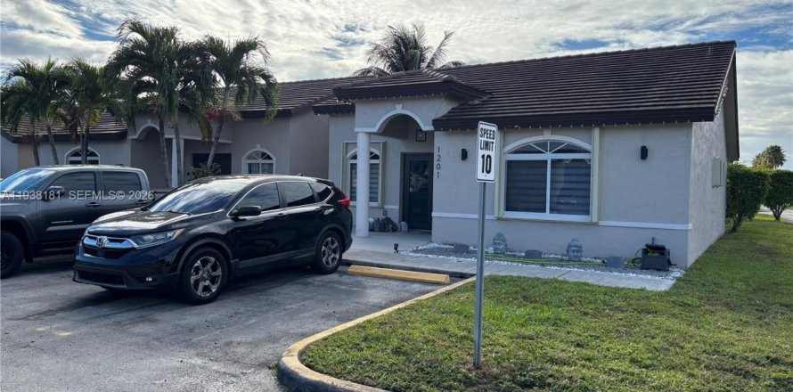 Condo in Hialeah, Florida, 3 bedrooms  № 1995930