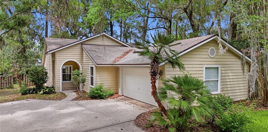 House in Gainesville, Florida 3 bedrooms, 154.78 sq.m. № 2101926