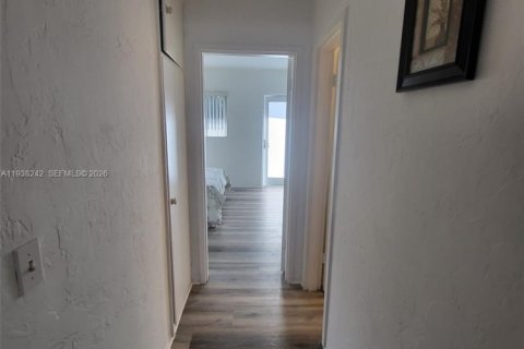 Copropriété à louer à Hallandale Beach, Floride: 1 chambre, 45.89 m2 № 1995962 - photo 19