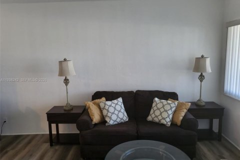 Copropriété à louer à Hallandale Beach, Floride: 1 chambre, 45.89 m2 № 1995962 - photo 22